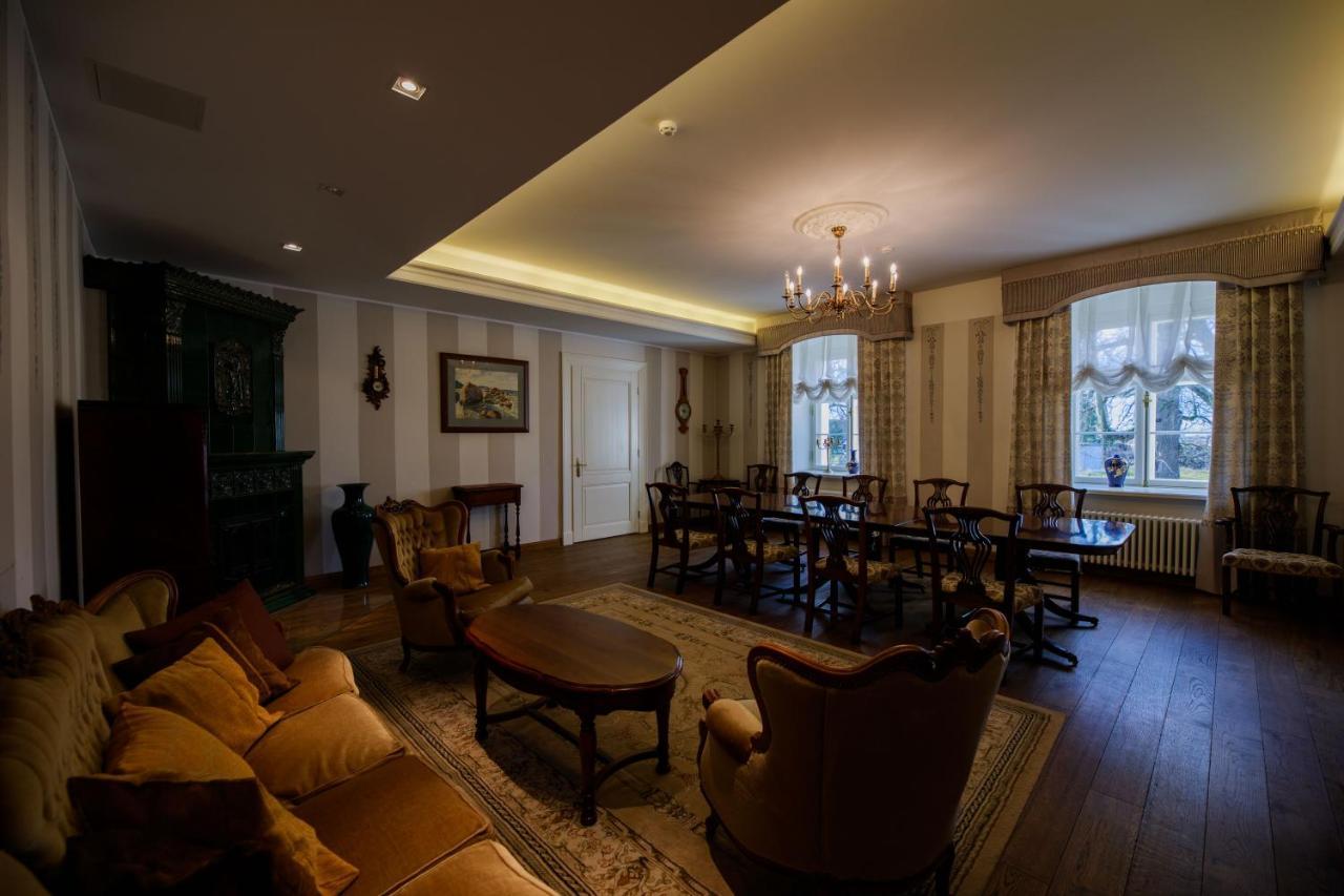 Saka Manor Hotel Luaran gambar