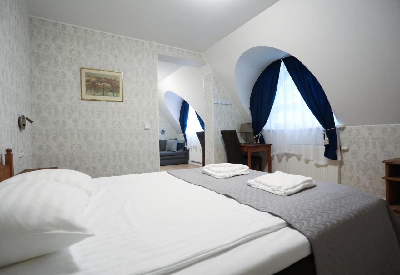 Saka Manor Hotel Luaran gambar