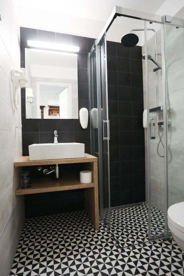 Saka Manor Hotel Luaran gambar