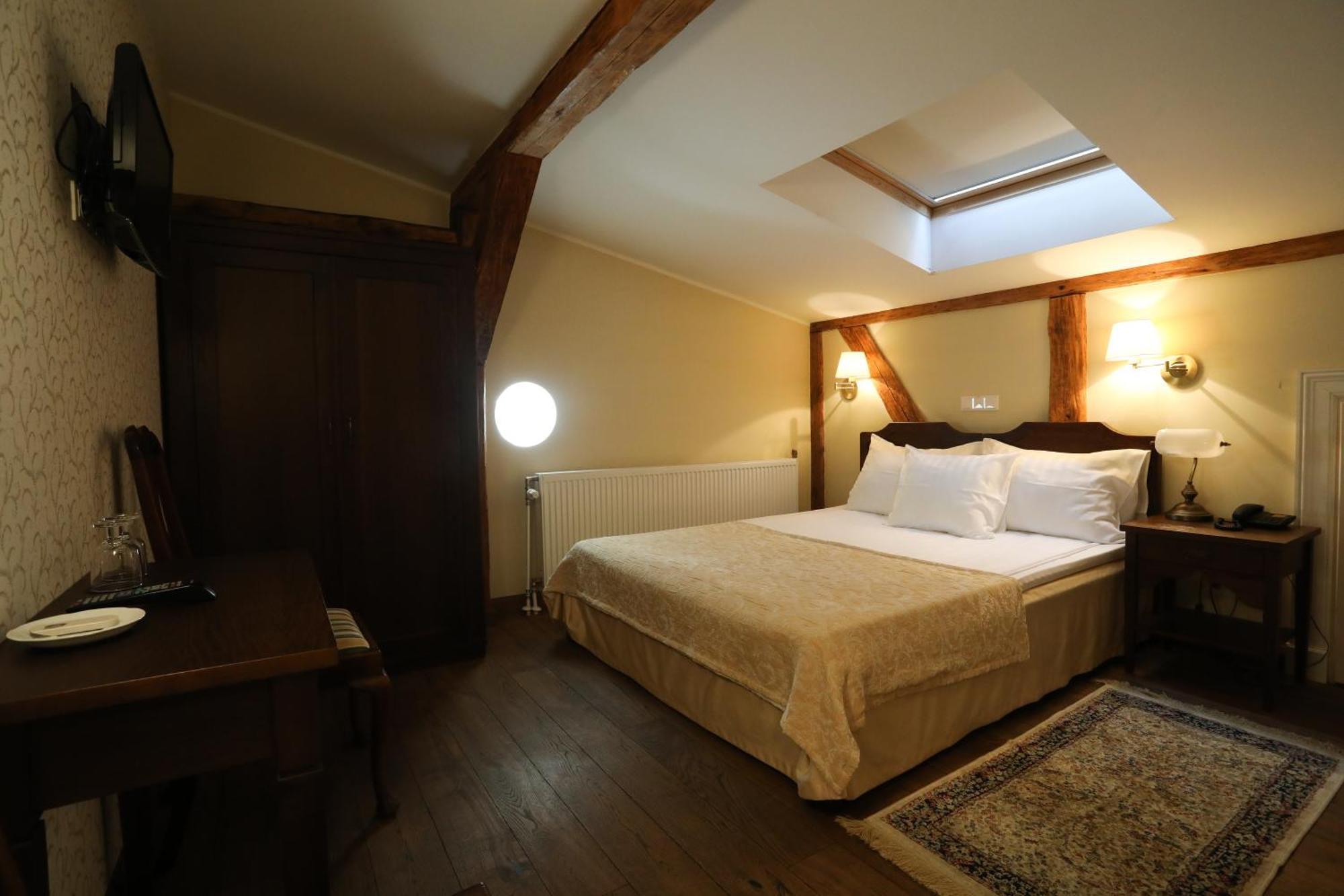 Saka Manor Hotel Luaran gambar